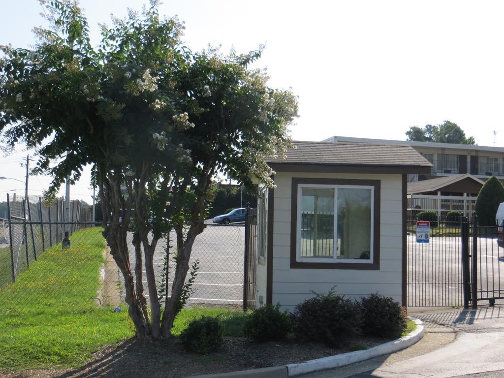 Budgetel Inn And Suites Atlanta Exterior photo