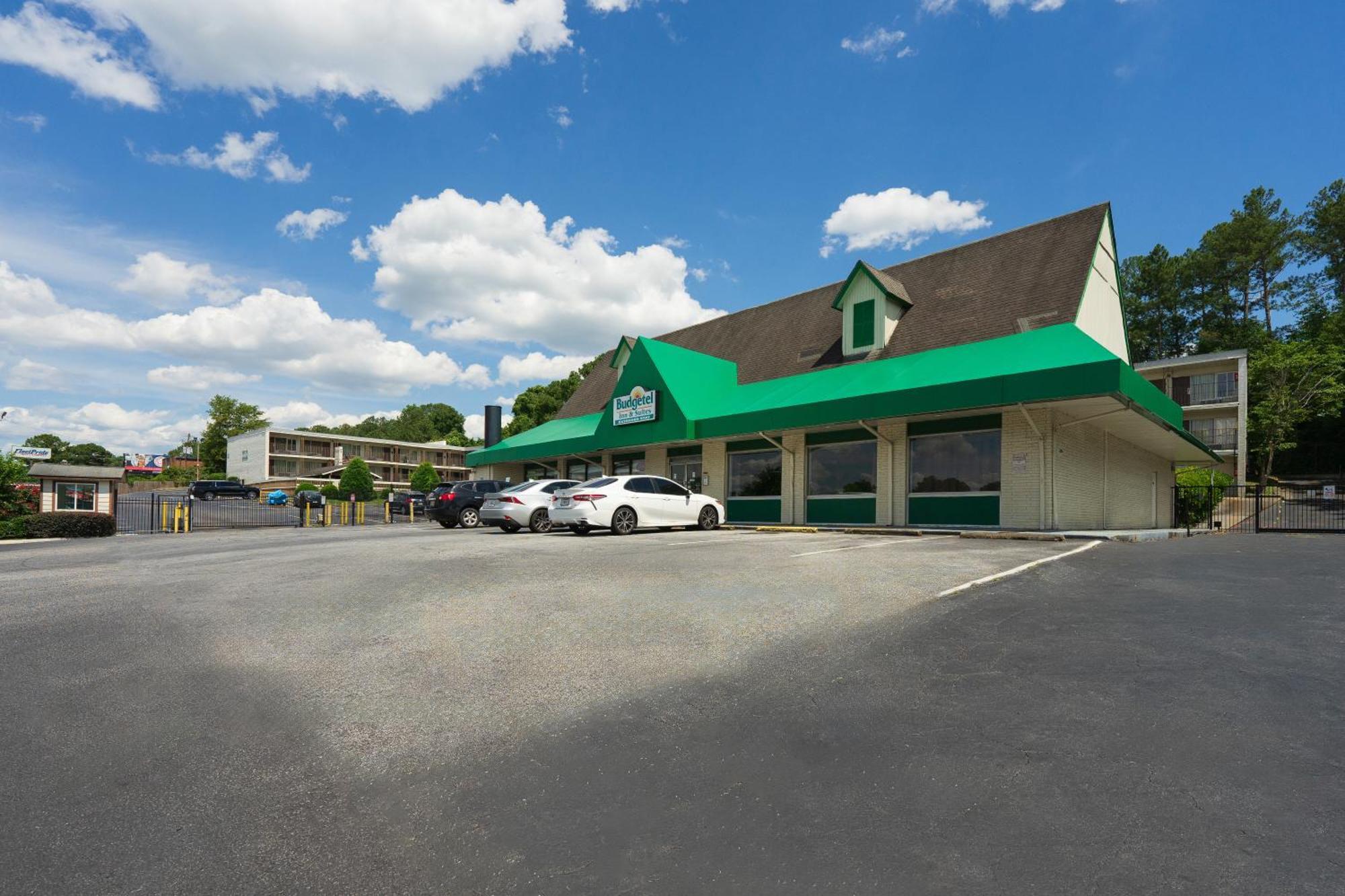 Budgetel Inn And Suites Atlanta Exterior photo