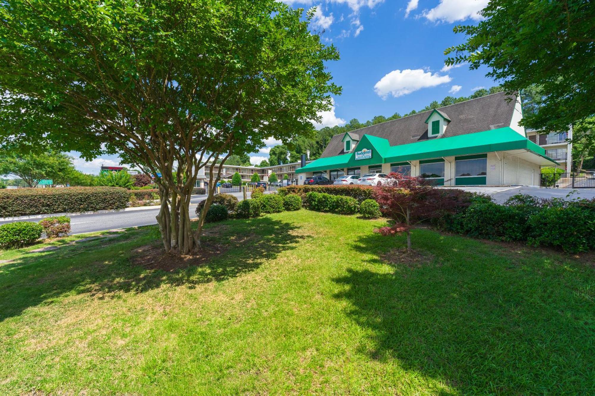 Budgetel Inn And Suites Atlanta Exterior photo